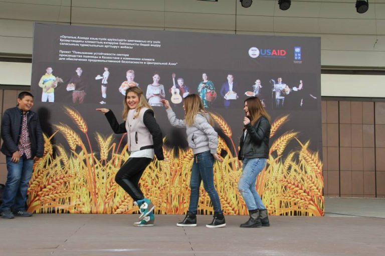 В Астане состоялось открытие фотовыставки «Золотые поля»