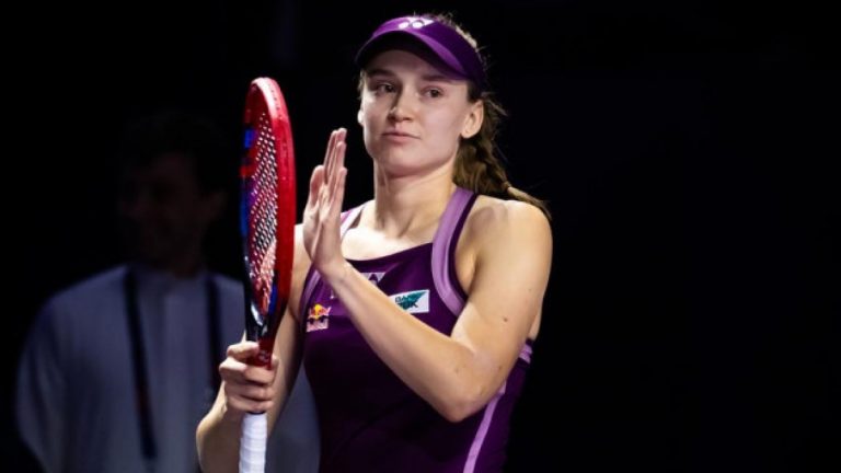 Елена Рыбакина в финале Итогового турнира WTA: Историческая победа для Казахстана!